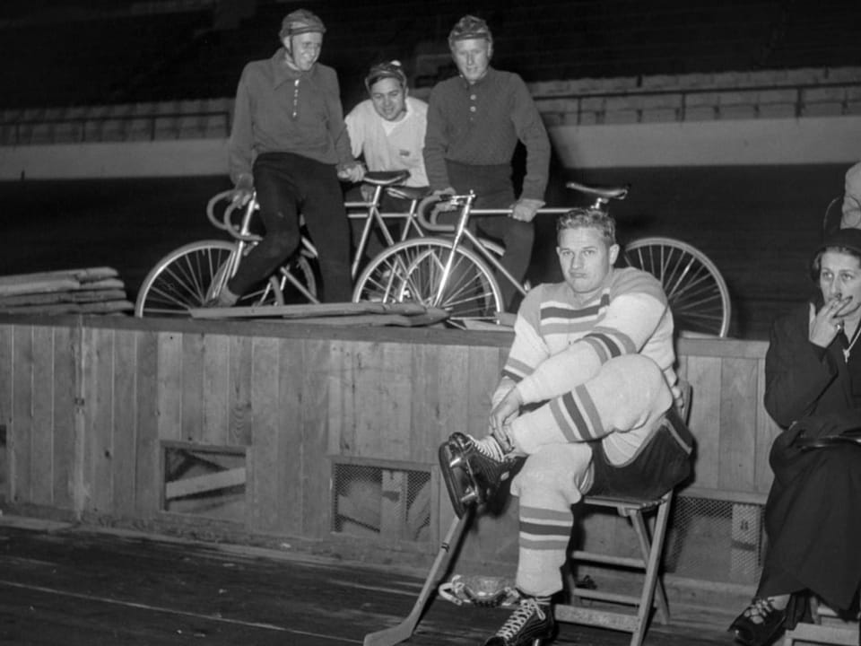 Sitzender Eishockeyspieler, Bahnrad-Fahrer