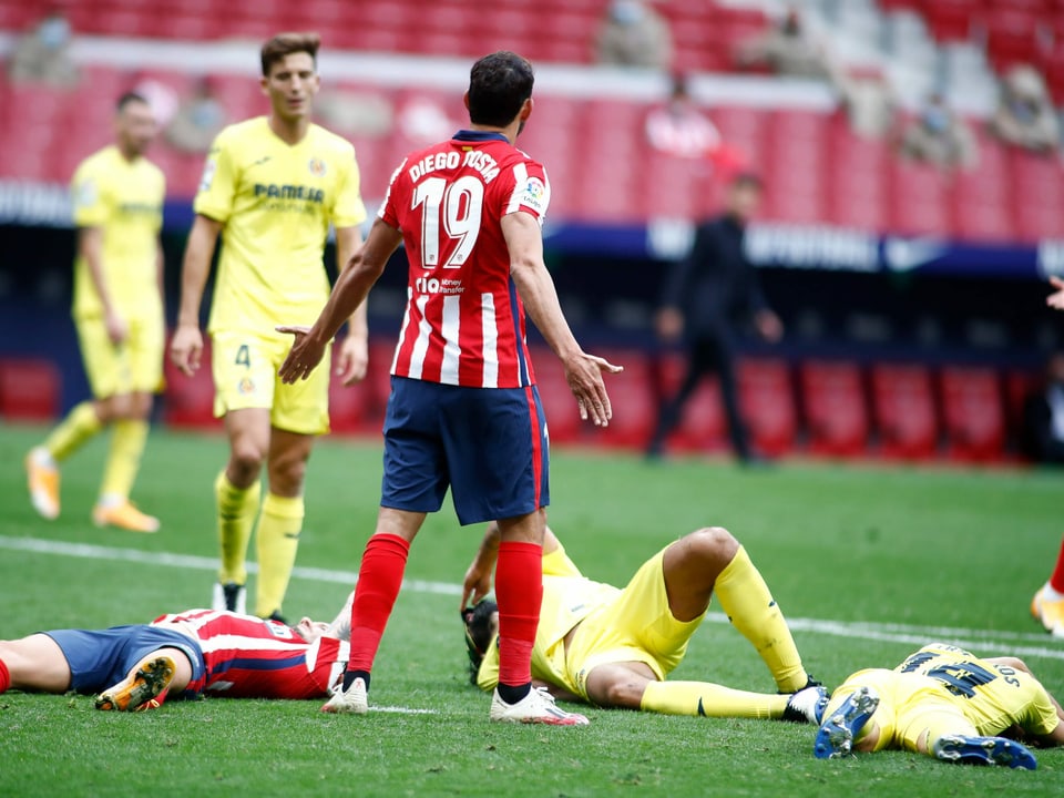 Atletico Madrids Diego Costa gibt im Duell mit Villarreal einmal mehr den Tarif durch. Der Vergleich endet übrigens torlos. 