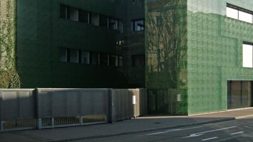Die Abdeckung bei der Anlaufstelle Spitalstrasse