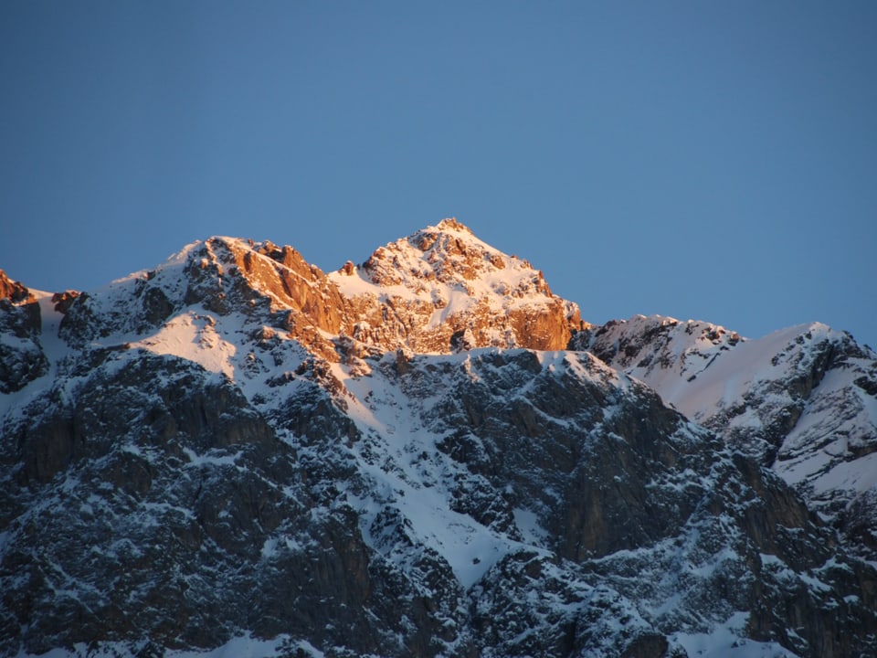 verschneiter Bergspitz