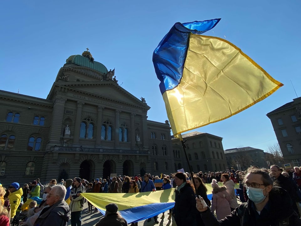 Fahnen auf dem Bundesplatz.