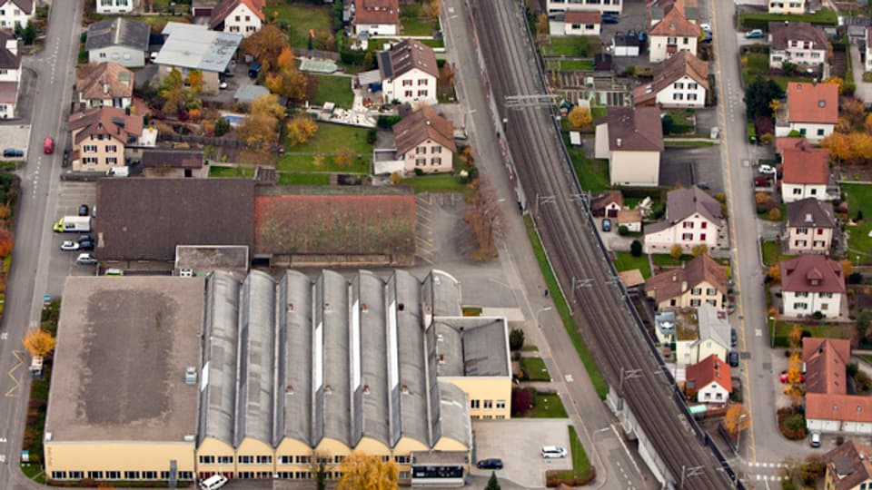 Luftaufnahme von Schönenwerd: Bahngeleise zerschneiden die Gemeinde.