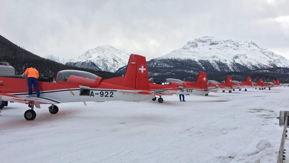 Die PC-7-Fliegerstaffel auf dem Flugplatz Samedan.