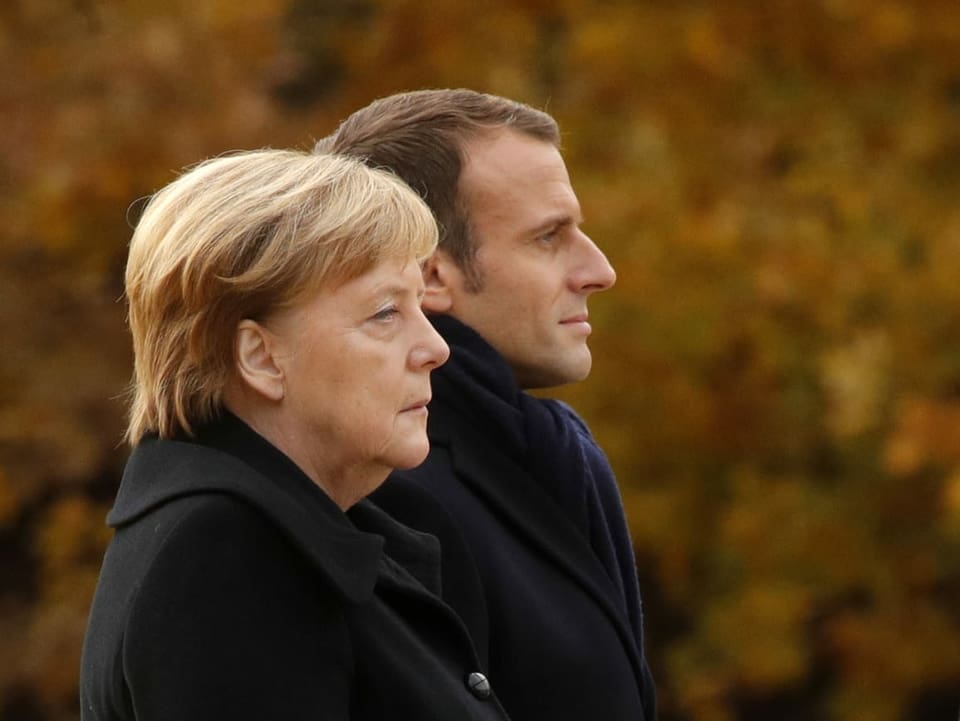 Merkel und Macron von der Seite.