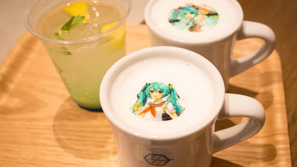 ein Kaffee mit Hatsune-Miku Milchschaum