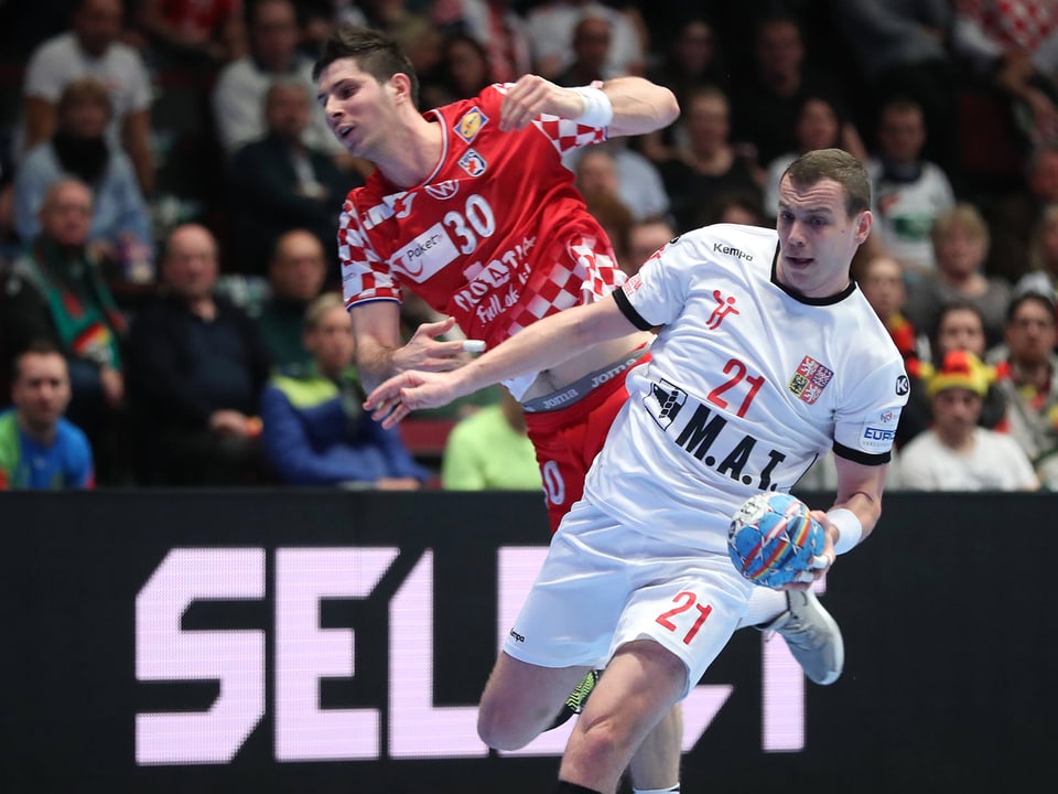 EM in Österreich Kroatien und Spanien im Halbfinal