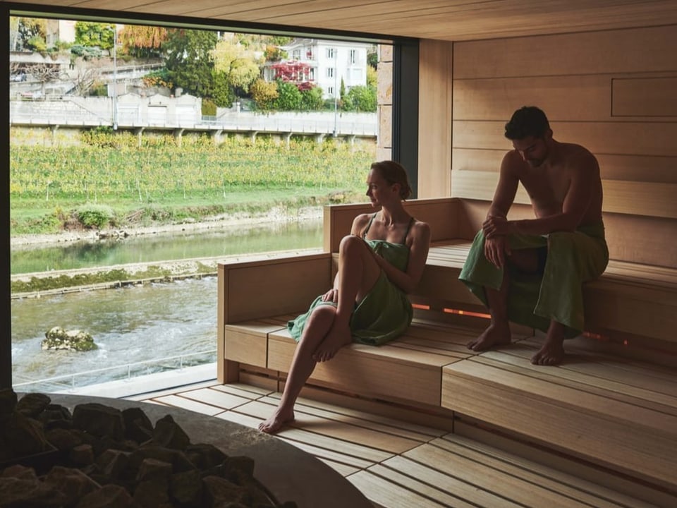 Sauna mit Blick auf Fluss.