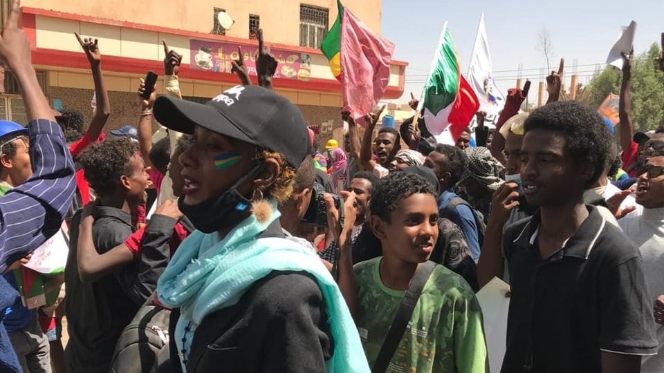 Die Menschen im Sudan hören nicht auf gegen die Militärregierung zu protestieren.