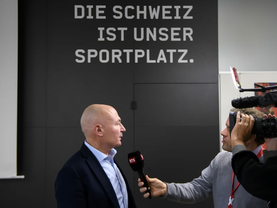 Auf dem Sportplatz Schweiz wurde auch 2020/21 Eishockey gspielt Denis Vaucher