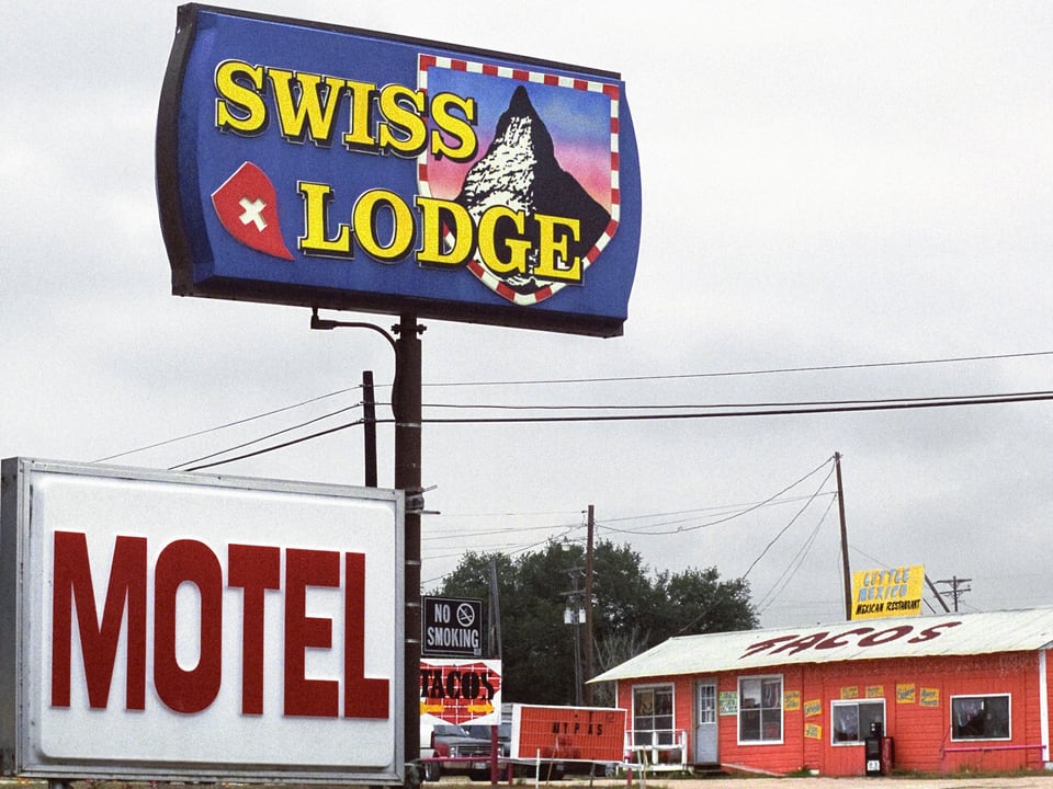 Motel-Schild «Swiss Lodge»