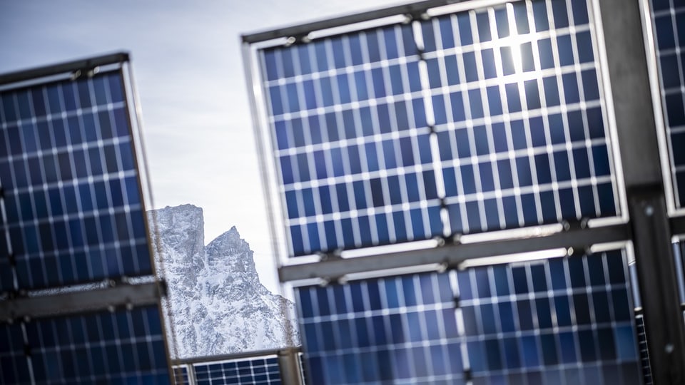 Solarpanels in den Bergen.