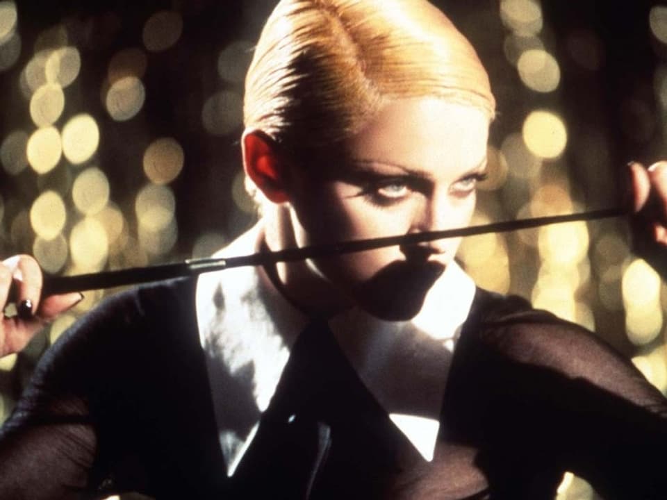 Ein wenig Lack, Leder und Soft-Bondage. Madonna auf «Erotica».
