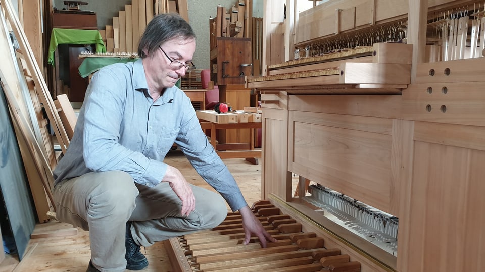 Anton Meier am Pedal Orgel