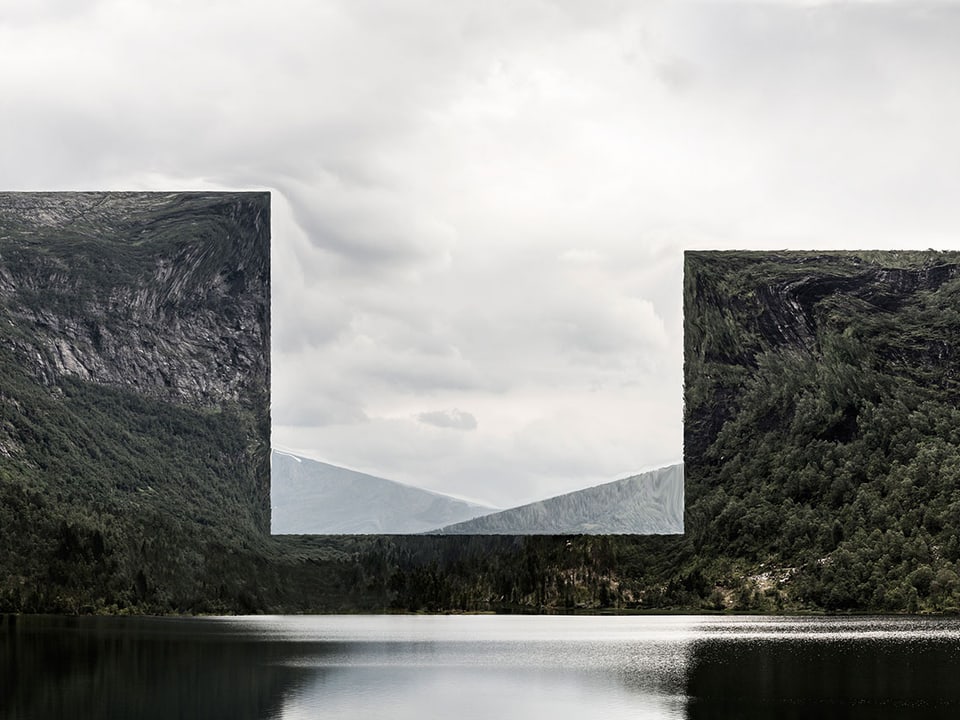Verzerrte Montage aus Fotos von Wald, Wasser und Wolken.