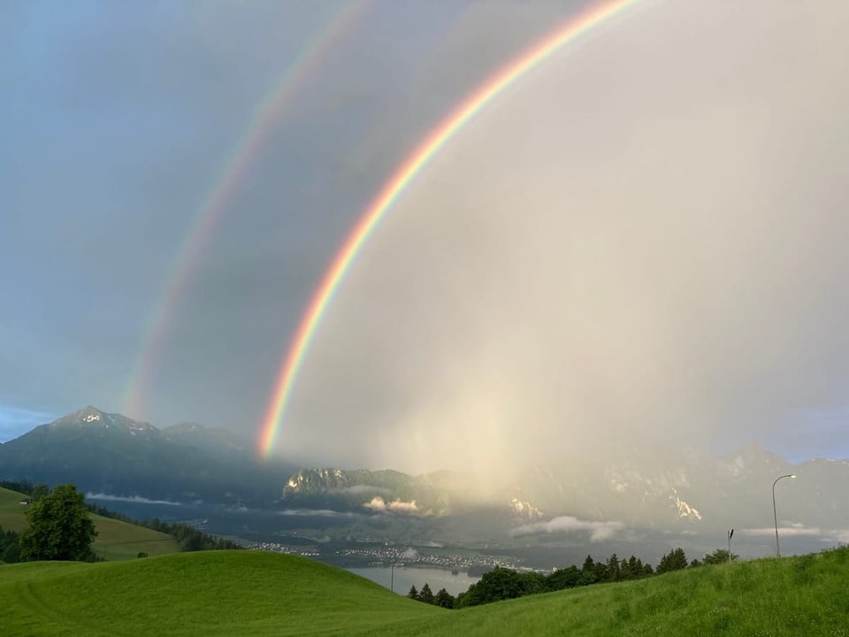 doppelter Regenbogen.