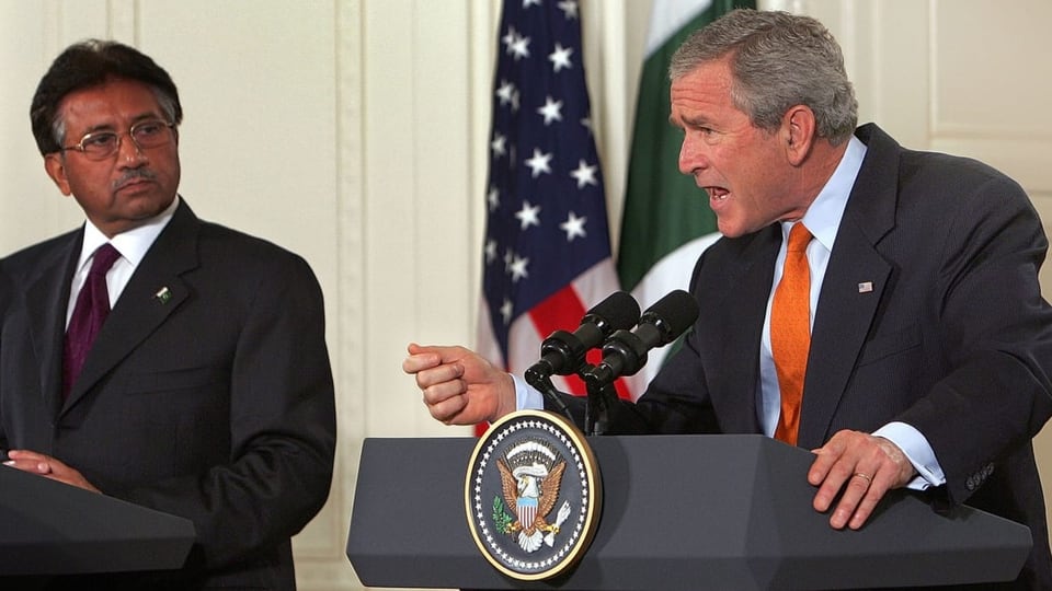 Musharraf 2006 mit dem damaligen US-Präsidenten George W. Bush im Weissen Haus.