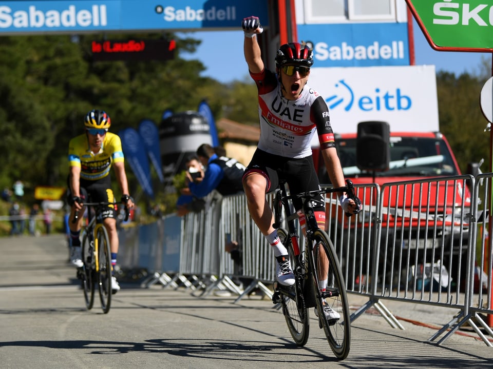 Liess seinen Landsmann auf den letzten Metern stehen Tadej Pogacar schnappt sich vor Primoz Roglic den Tagessieg.