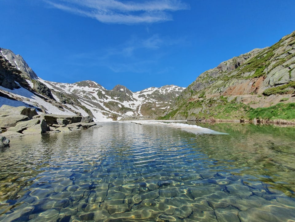 5. Juli Schöner See in den Schweizer Alpen