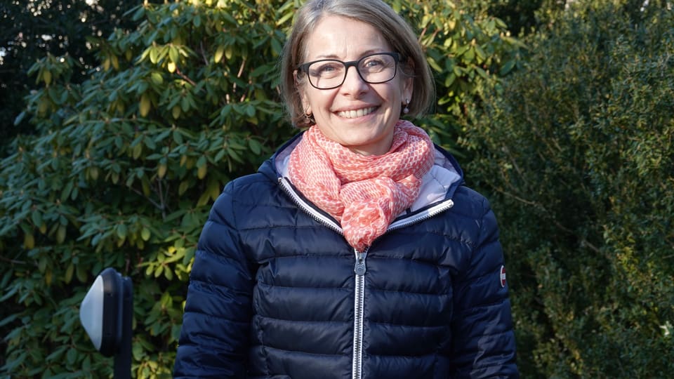 Nicole Barth Seelig will vakanten "Frischluft"-Sitz verteidigen. Frau steht iim Garten