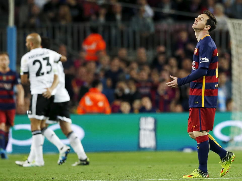 Lionel Messi ärgert sich nach der Niederlage gegen Valencia