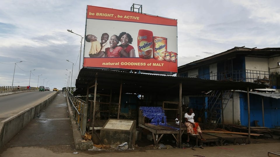 2017 hängt dieses Plakat in auf dem afrikanischen Kontinent in Liberia.