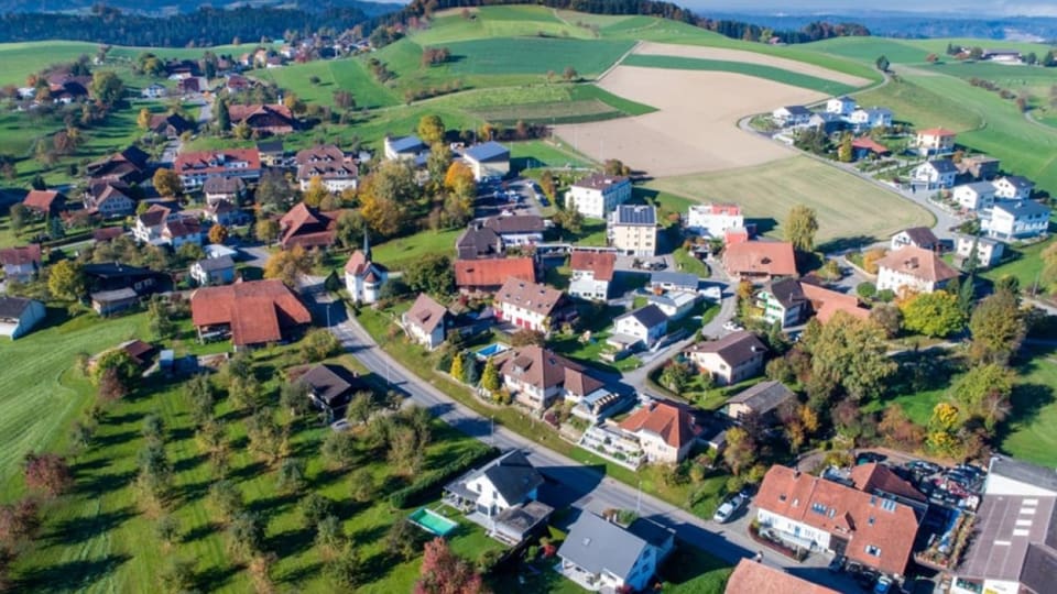 Luftaufnahme von Roggliswil im Kanton Luzern. 