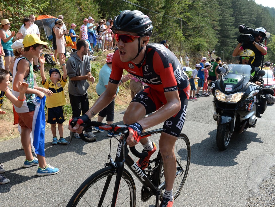 Tejay Van Garderen kämpft sich auf seinem Rad den Berg hoch.