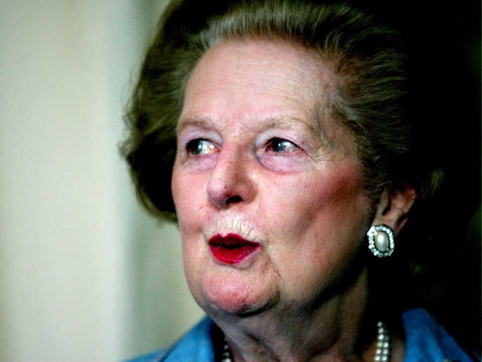 Porträtbild von Margaret Thatcher als ältere Frau.