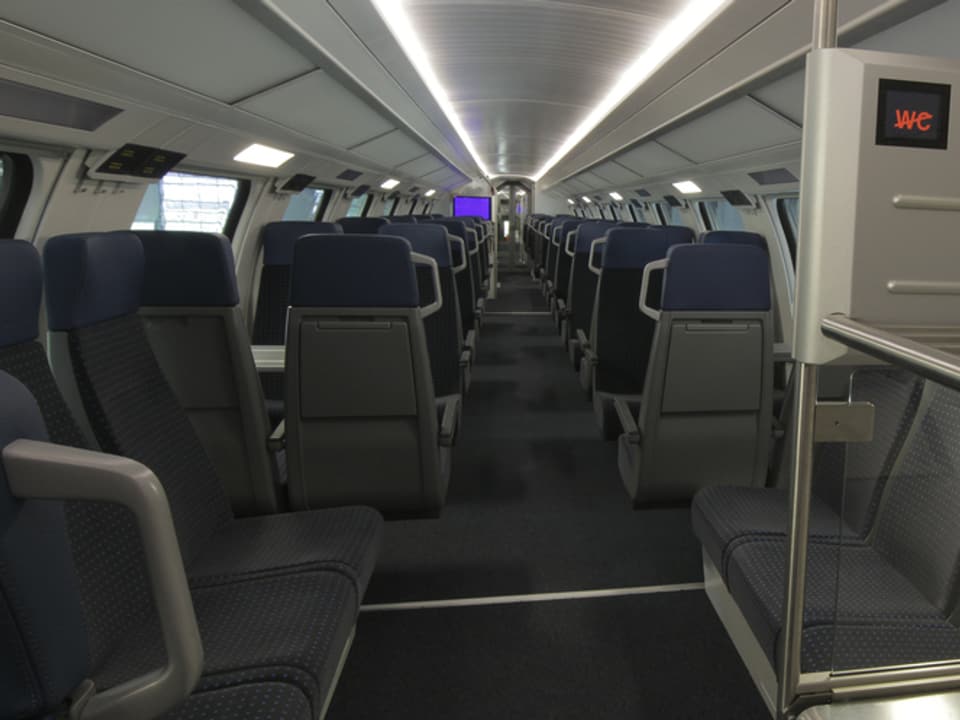 Gang und Sitze in der zweiten Klasse im neuen Doppelstockzug der SBB.