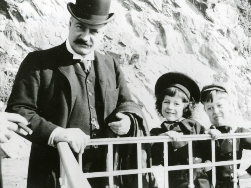 Firmengründer Fritz Hofmann (1868 – 1920) mit seinen Kindern.