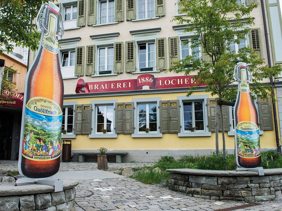 Eingang zu einem Lokal der Brauerei Locher in Appenzell