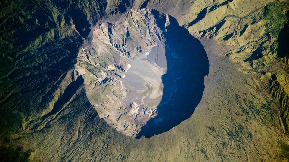 Luftaufnahme des Tambora