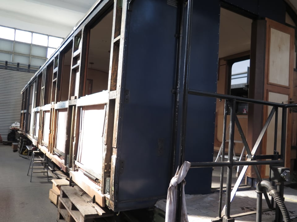 Ein Bahnwagen von aussen – Teil der Wände und die Fenster fehlen noch