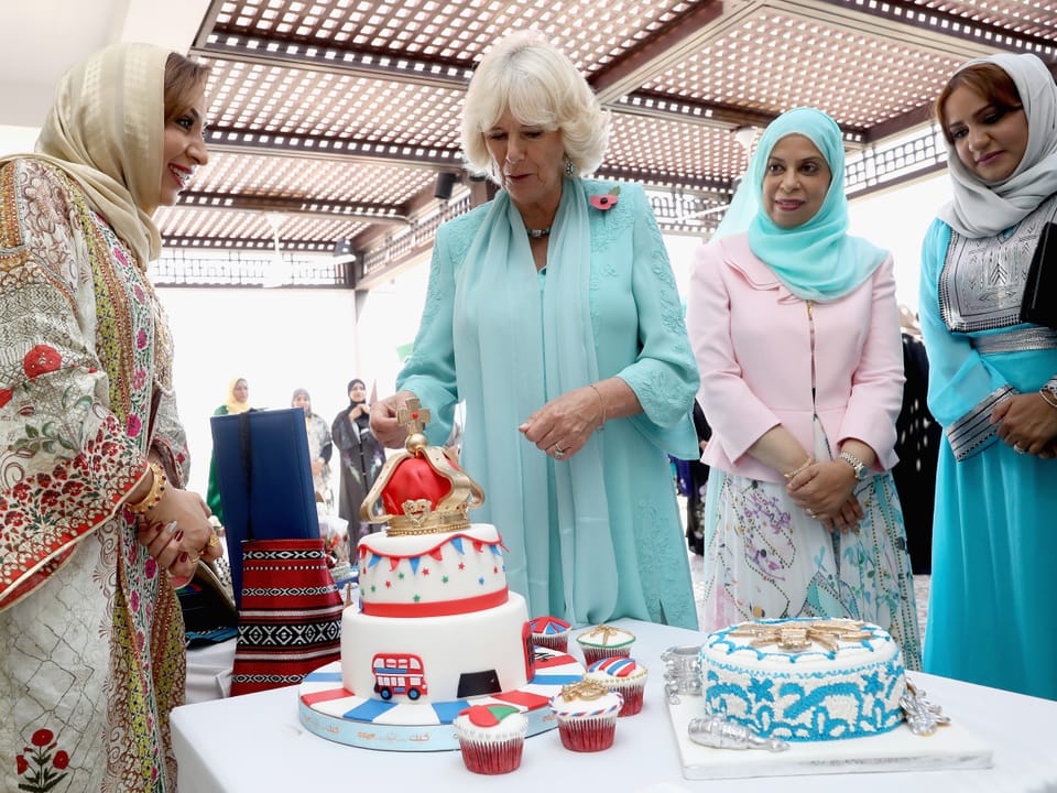 Camilla darf «Woman in Business»-Event Kuchen probieren.
