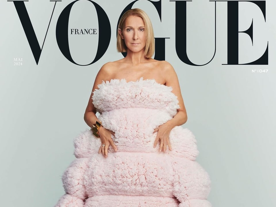 Frau in rosa voluminösem Kleid auf dem Cover der französischen Vogue