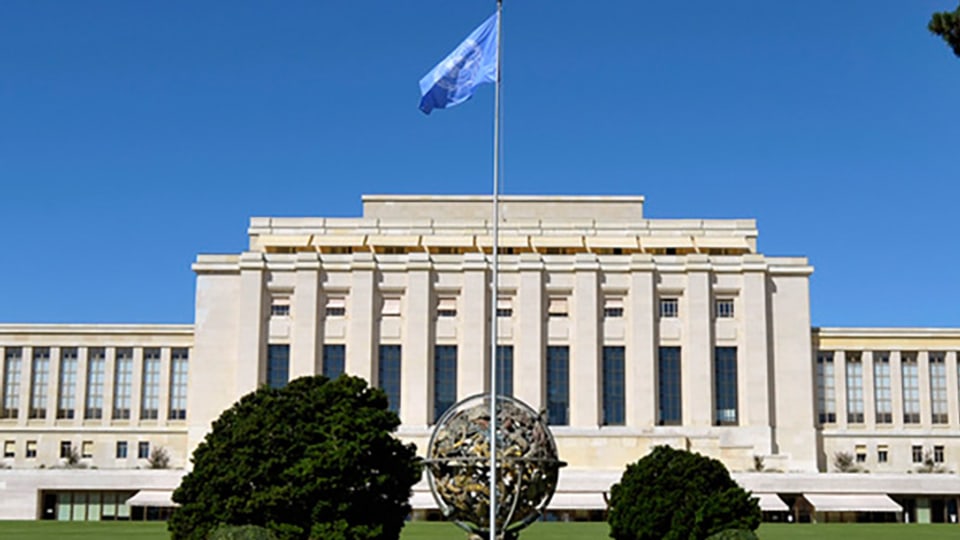 Das Gebäude der Vereinten Nationen in Genf von vorne.