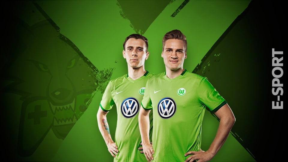 Das Wolfsburger Duo posiert für den Facebook-Kanal.