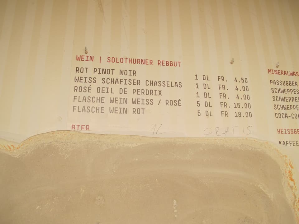 Die Weinpreise sind zwar noch an die Wand geschrieben, die Bar ist aber längst weg.