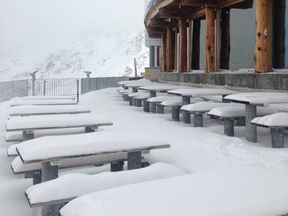 Diavolezza  im Juli-Schnee:  Auf rund 3000 Metern liegt ein dickes Winterkleid.