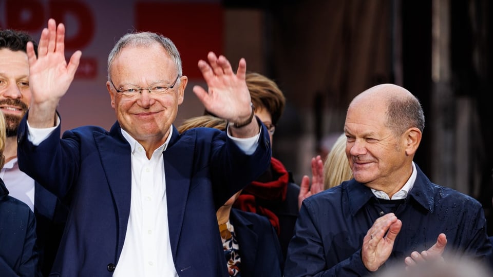 Stephan Weil (links), SPD-Spitzenkandidat für die Landtagswahl in Niedersachsen und Bundeskanzler Olaf Scholz (rechts)
