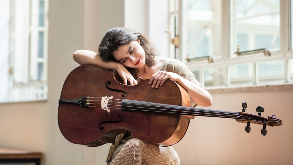 Nationalrätin und Cellistin Estelle Revaz über ihre Musik und Politkarriere