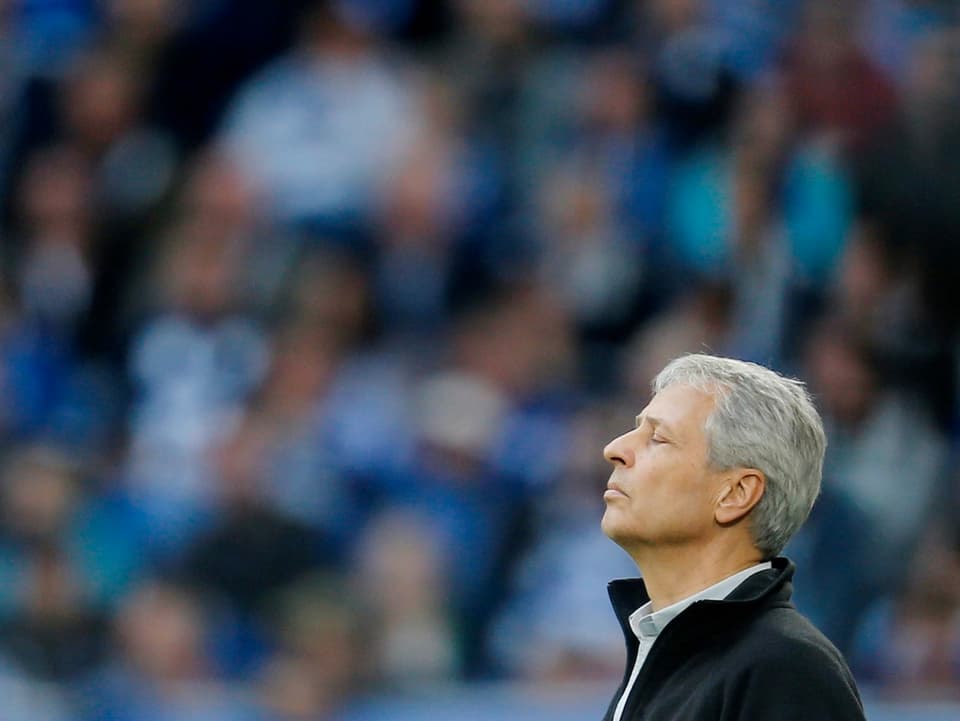 Auch das emotional aufgeladene Revier-Derby konnte den BVB und Trainer Lucien Favre nicht beflügeln. Der Schweizer Trainer und sein Team wähnen sich nach dem glücklichen 0:0 gegen Schalke weiter in einer Mentalitätrkrise.
