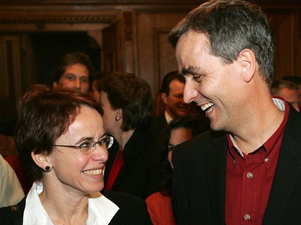 Das Bild zeigt Herzog 2004 mit Guy Morin von den Grünen bei ihrer Wahl in den Basler Regierungsrat.