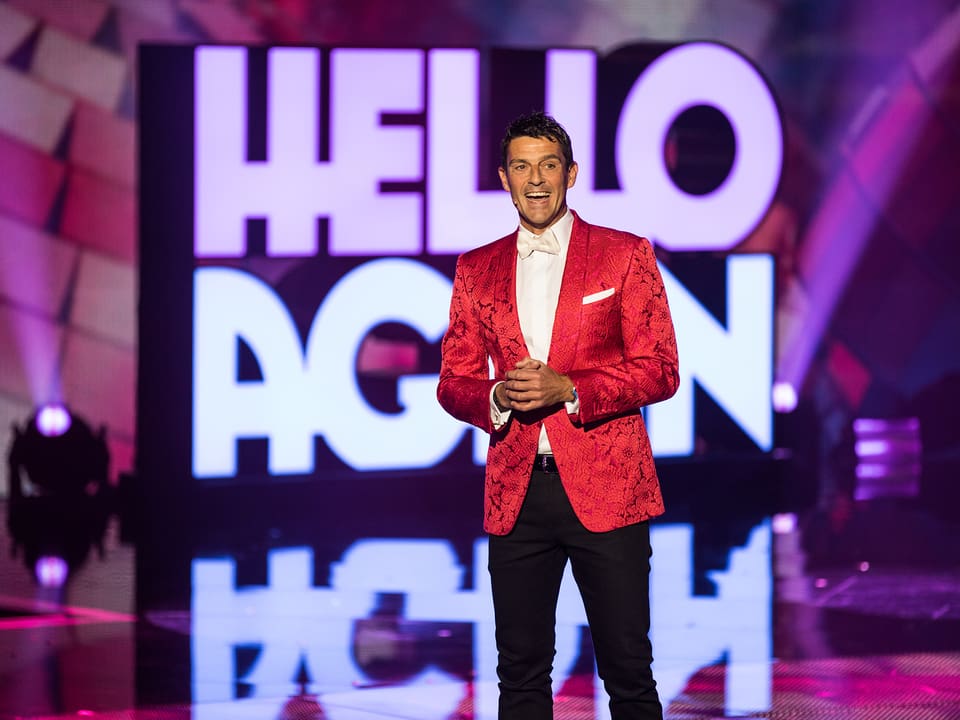 Moderator Roman Kilchsperger begrüsst in seiner Show «Hello Again!» Schlagerstars aus dem In- und Ausland.