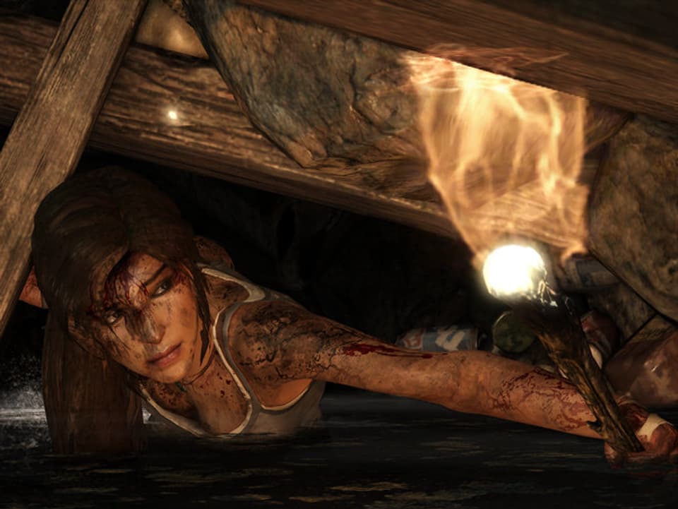 Ein Screenshot des Games «Tomb Raider» zeigt Lara Croft mit einer Fackel in der Hand.