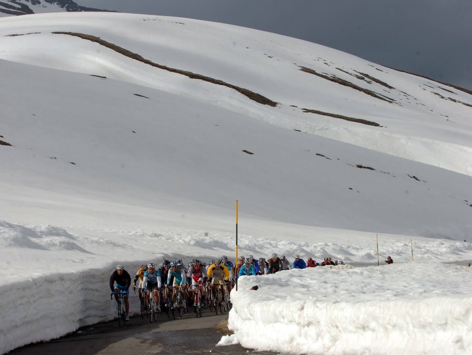 Im Hochgebirge, wie hier auf dem Gavia-Pass, wird sich auch der Giro 2019 entscheiden.
