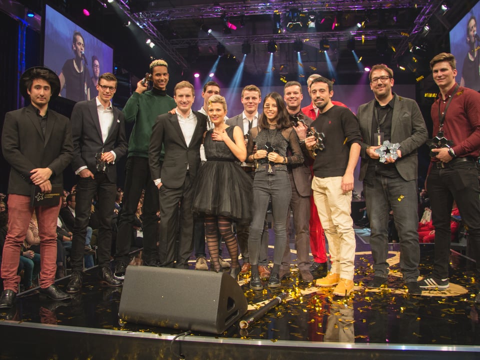 Die Gewinner und Gewinnerinnen des ersten Schweizer Webvideopreises. 