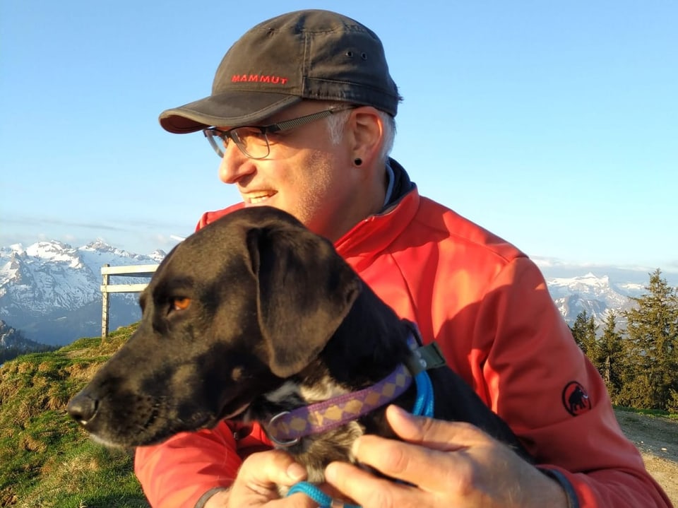 Marcel Hähni mit Hund Leni, eine Labrador/ Dalmatiner- Mischlingshündin