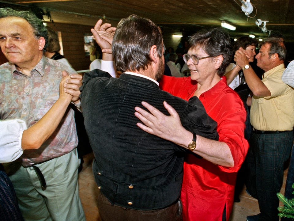 Tanzende Bundesräte mit Tanzpartnern