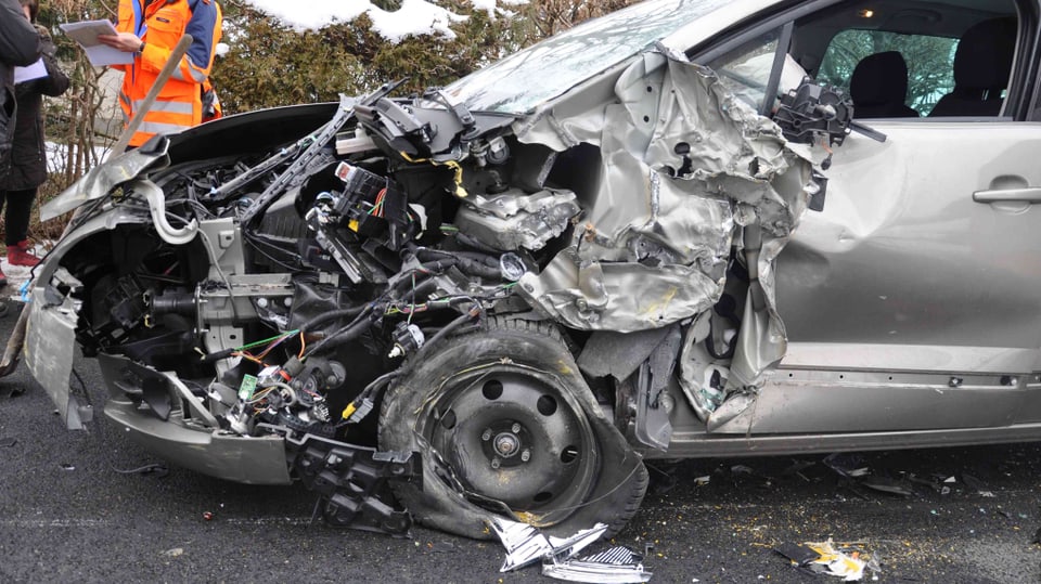 Zerstörtes Auto nach Unfall